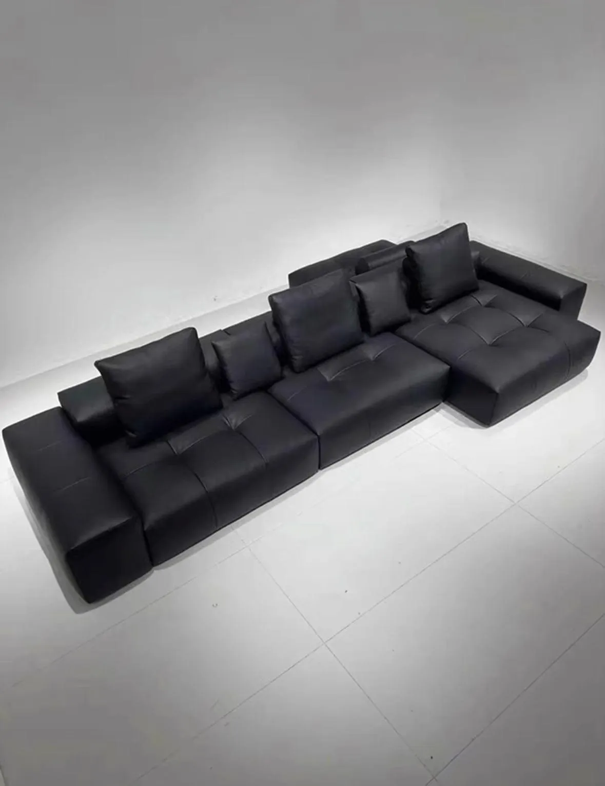 Hillford Scratch Resistant Leather Sofa